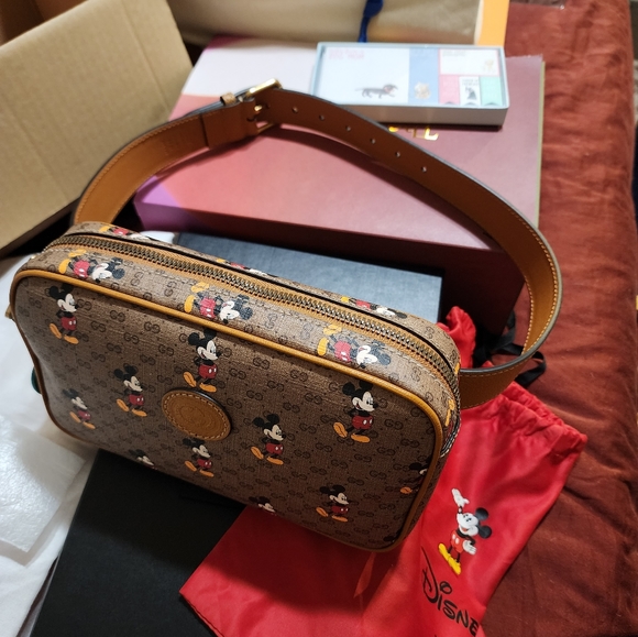 Gucci x Disney Belt Bag - Picture 4 of 10